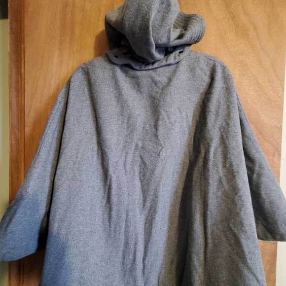 Banana republic.  Women's sz xs poncho wool cape. Detachable hood. Grey. - Picture 7 of 16